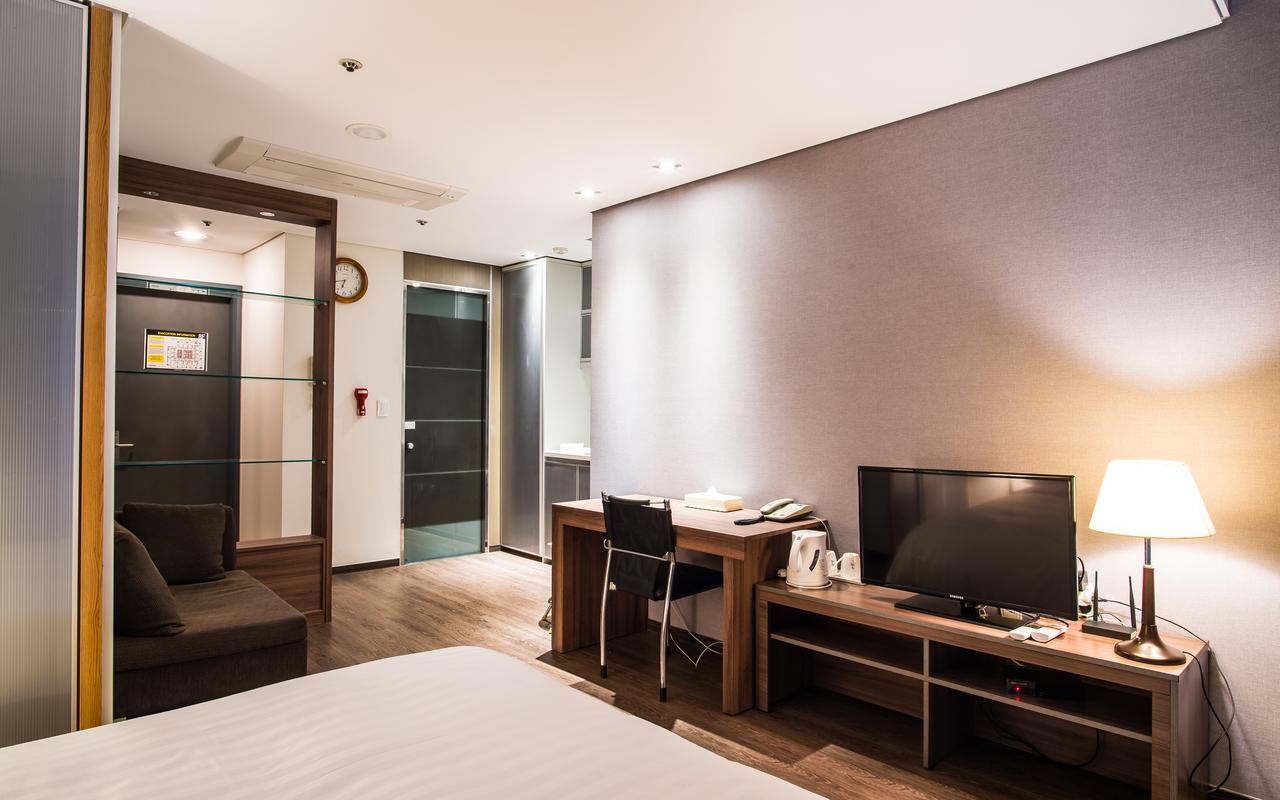 Hotel Arinus Shinchon Seoul Bagian luar foto