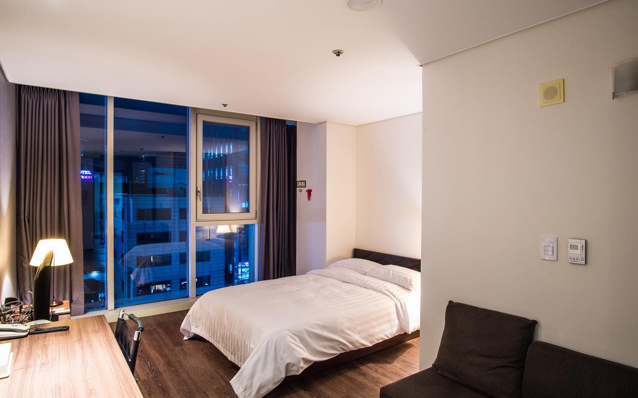 Hotel Arinus Shinchon Seoul Bagian luar foto