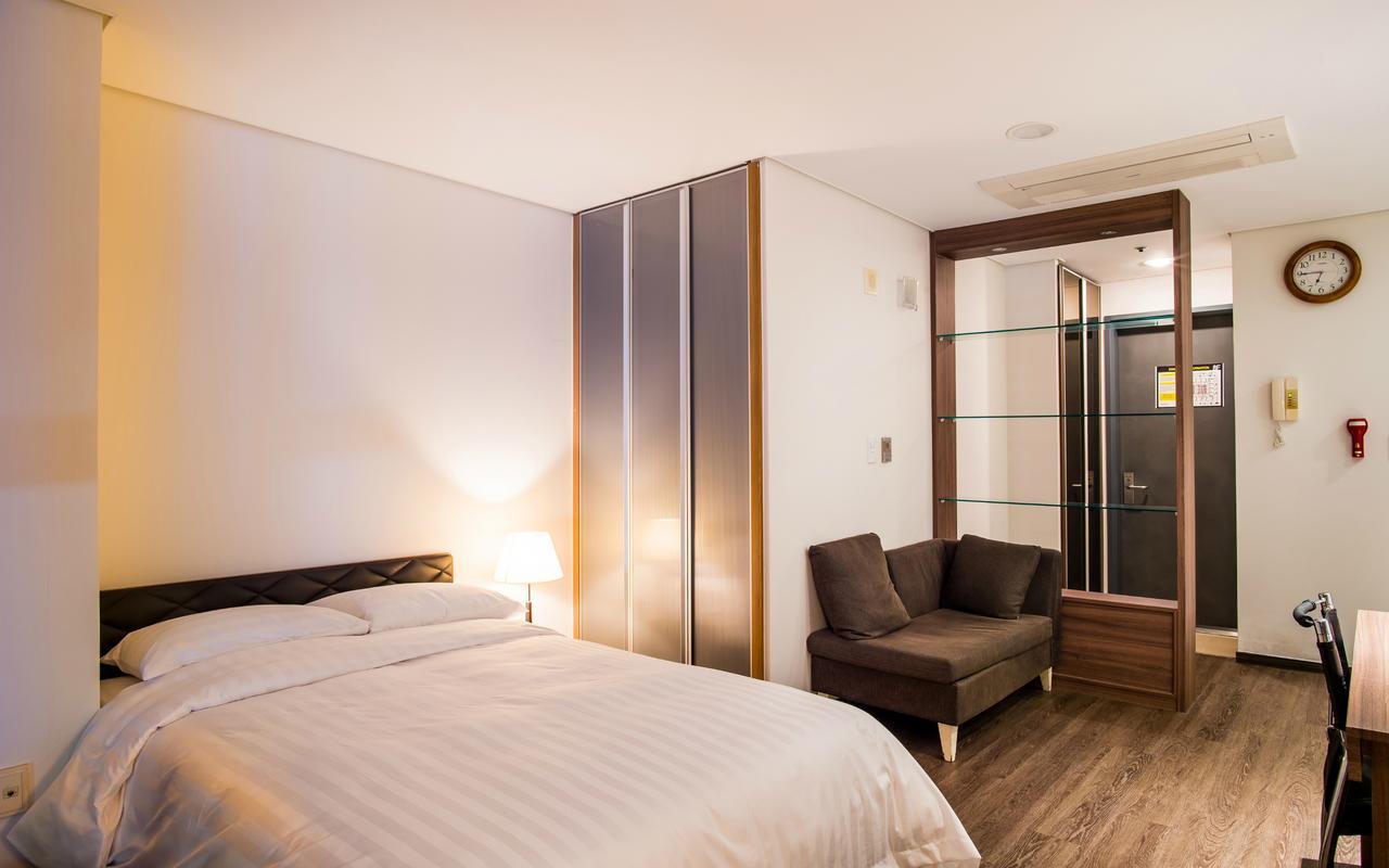Hotel Arinus Shinchon Seoul Bagian luar foto