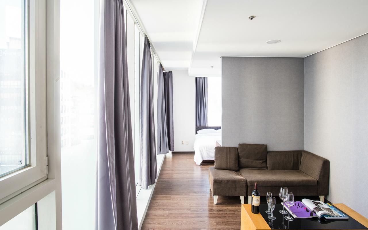 Hotel Arinus Shinchon Seoul Bagian luar foto